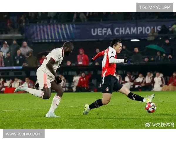 费耶诺德后卫回应拜仁传闻称队友常开玩笑我专注于个人成长